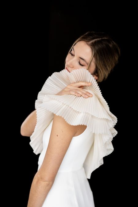 ash m. plisseekragen