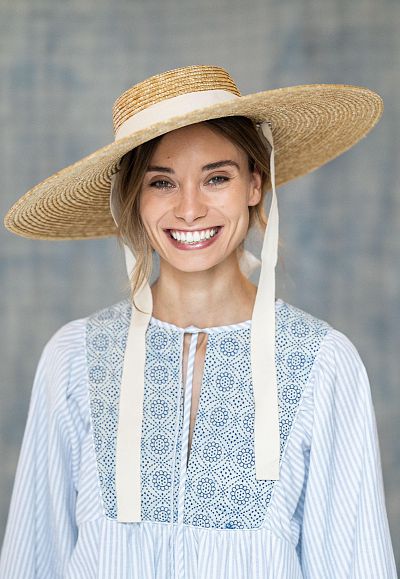 ss23_15 langes kleid mit brusteinsatz