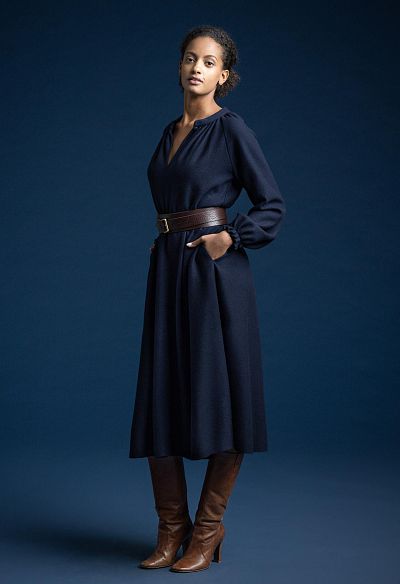 aw23_04 kleid am kragen gerafft