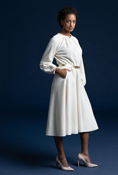 aw23_04 kleid am kragen gerafft