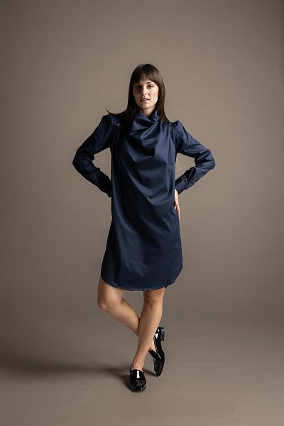 nos_84 popelinekleid mit hohem wasserfallkragen