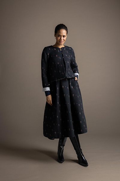 aw24_12 kurze wendesteppjacke