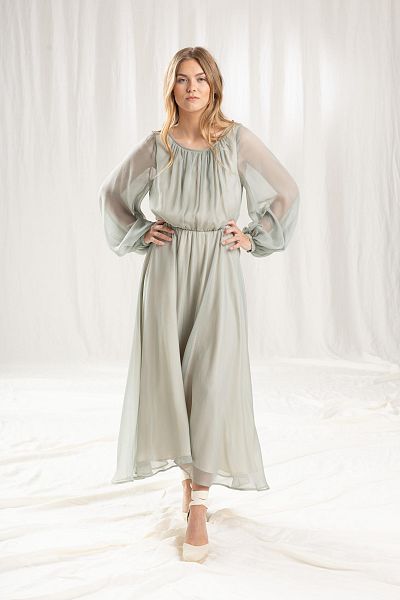ss23_09 kleid mit weiten blusenärmeln
